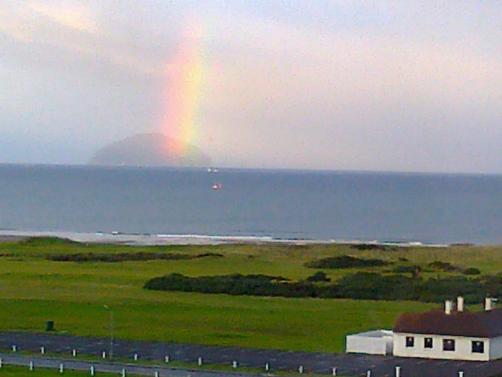 Ailsa Craig ar varavīksni